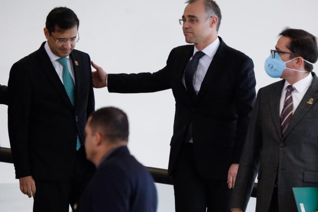 André Mendonça e José Levi