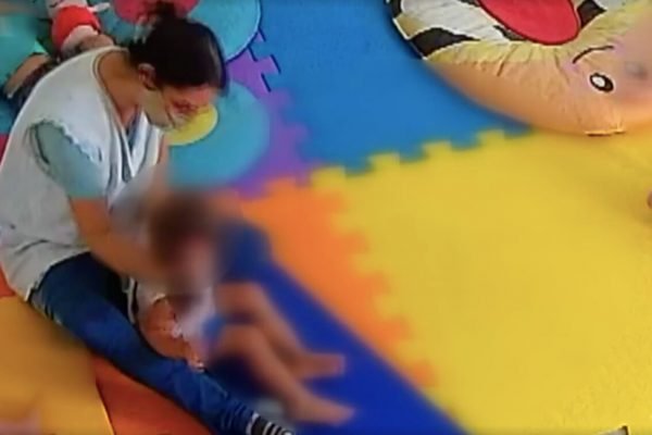 Uma professora agrediu uma bebê de 1 ano e 10 meses na Escola Paris