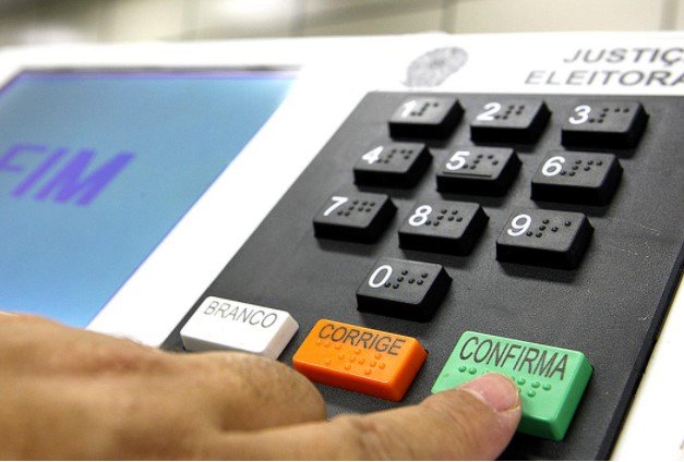 Fotografia de uma urna eleitoral – Metrópoles