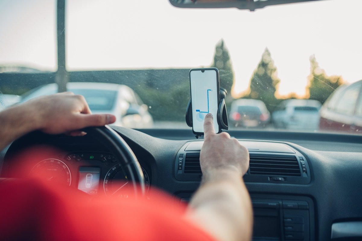 Casal gay denuncia motorista de app: “Disse que somos aberrações” - Metrópoles