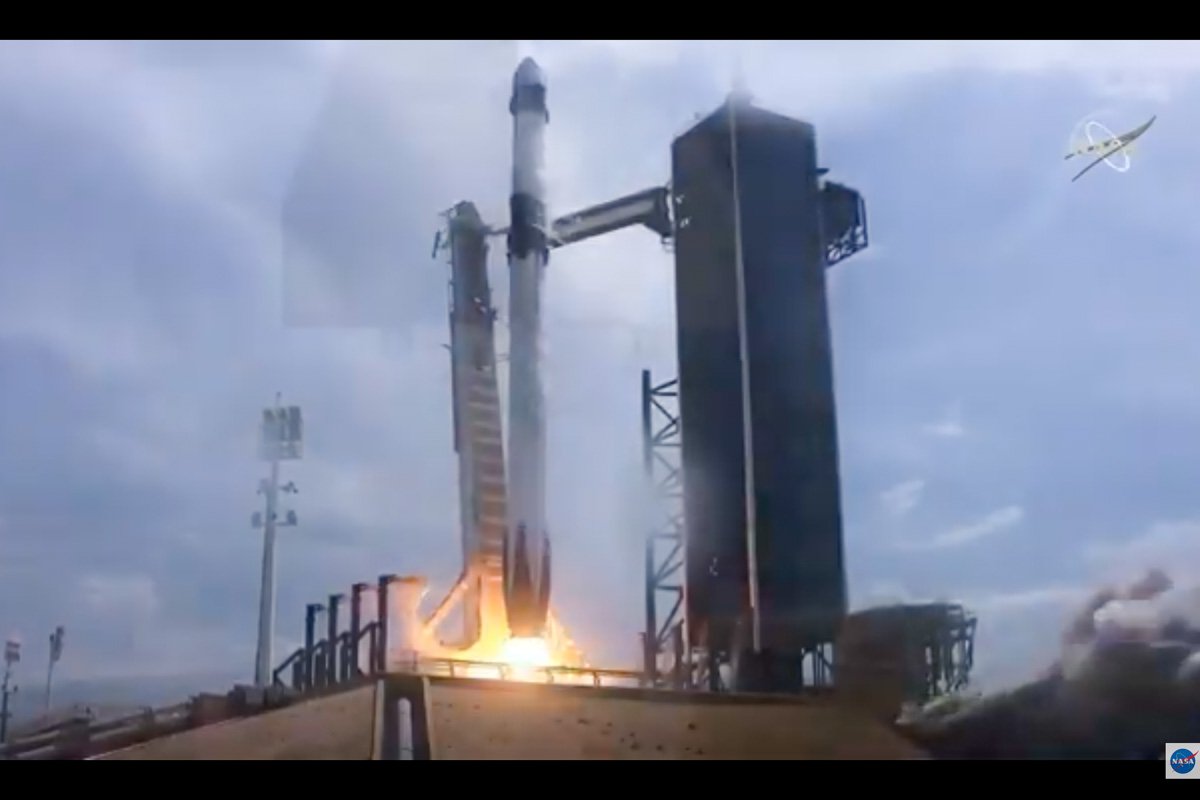Foguete da Space X decola rumo à Estação Espacial Internacional