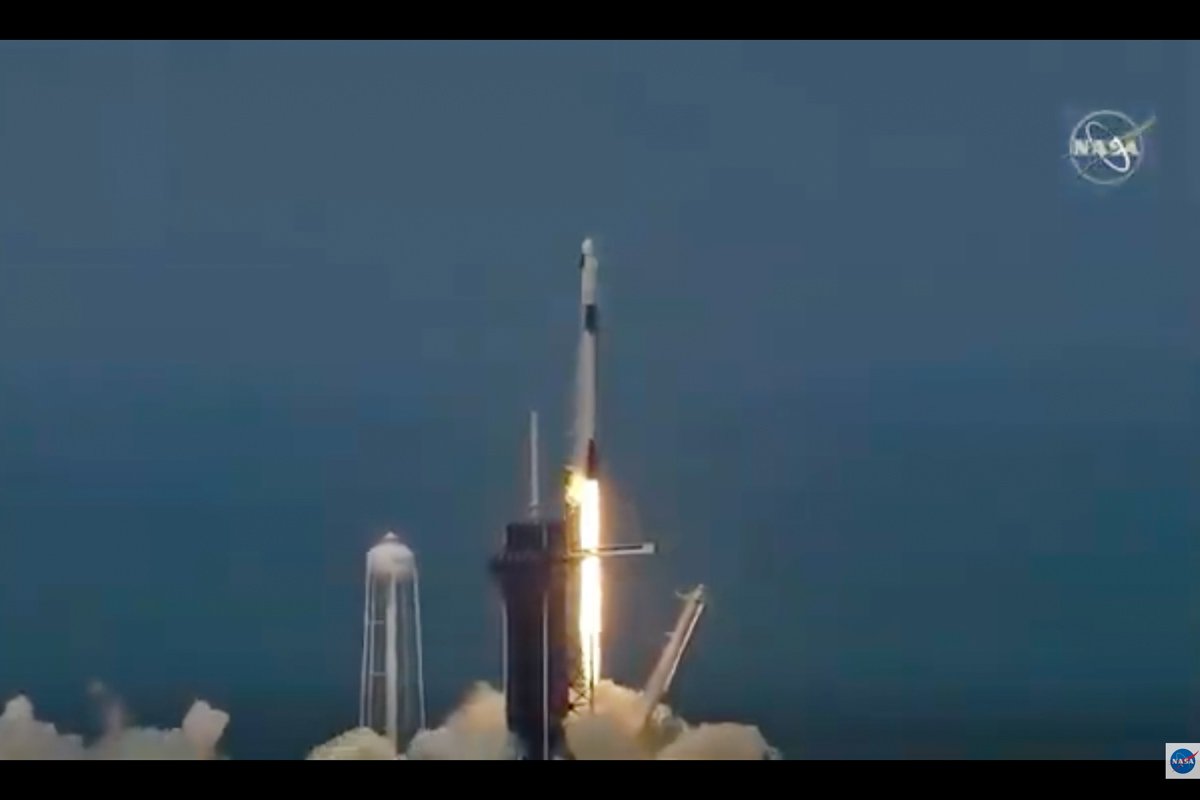 Foguete da Space X decola rumo à Estação Espacial Internacional