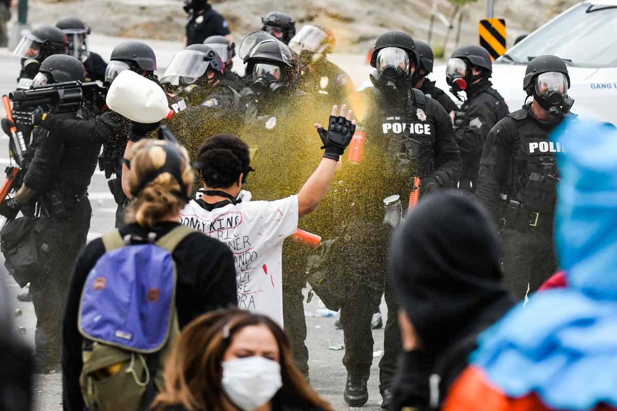 polícia usa Gas de pimenta em protestos pela morte de George Floyd nos EUA