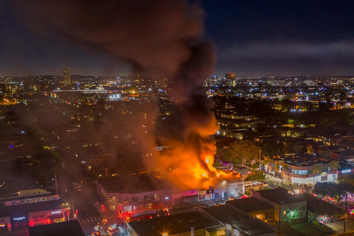 Incêncio em comércio nos EUA protestos pela morte de George Floyd nos EUA