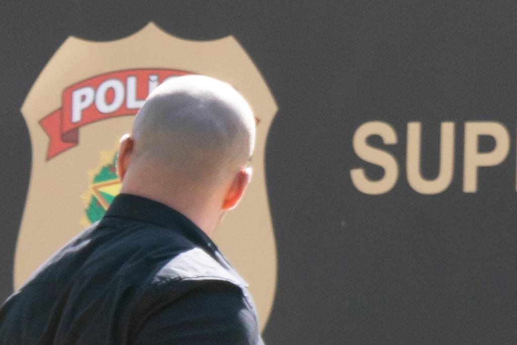 Daniel Silveira chega à PF policia fedral para colocar tornozeleira eletrônica determinado pelo ministro stf alexandre de moraes
