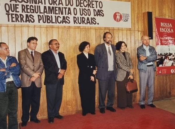Fotografia colorida de encontro político