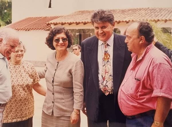 Fotografia de grupo de pessoas