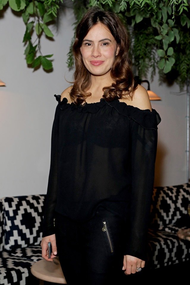 Foto colorida. Sophie Winkleman