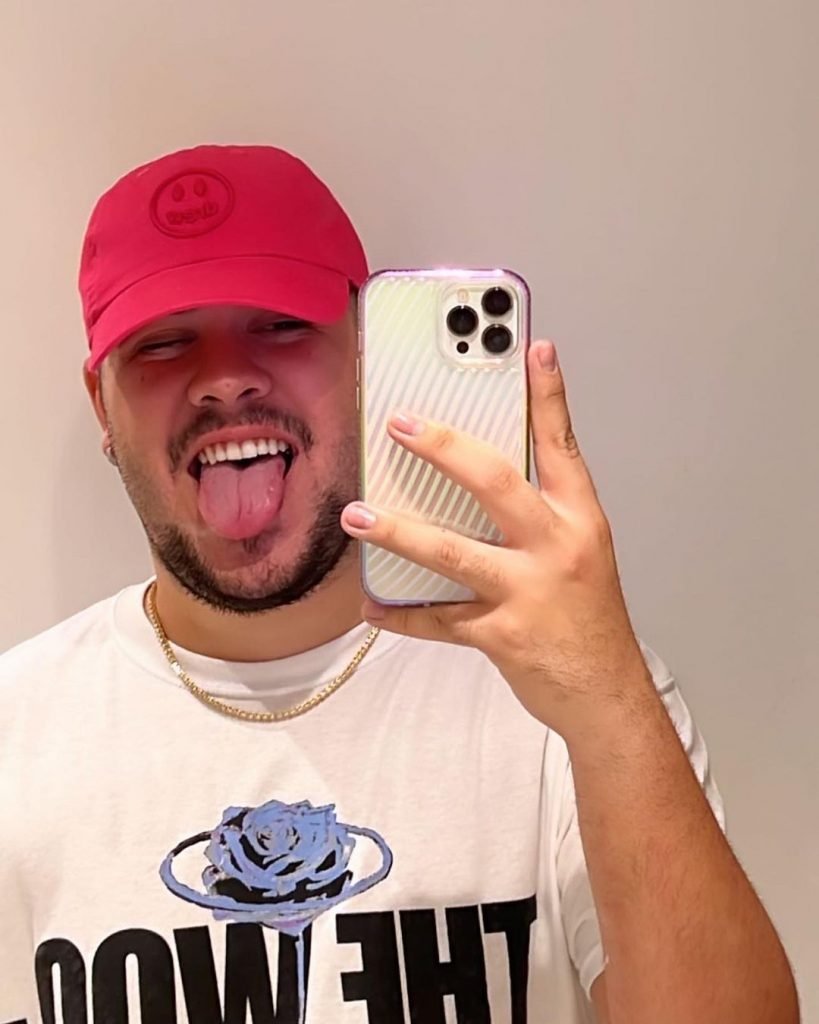 Alvxaro é um dos humoristas LGBTQIA+ de Alagoas