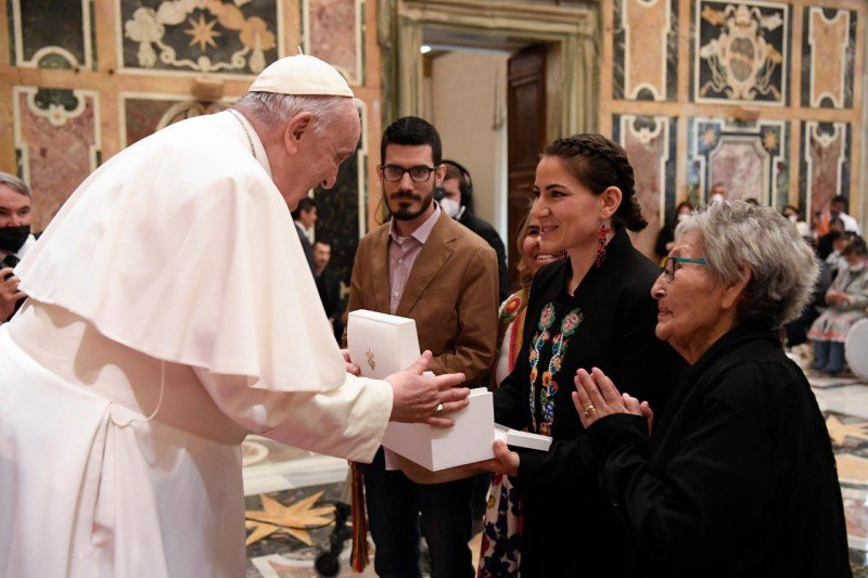 Papa Francisco durante audiência com povos indígenas canadenses