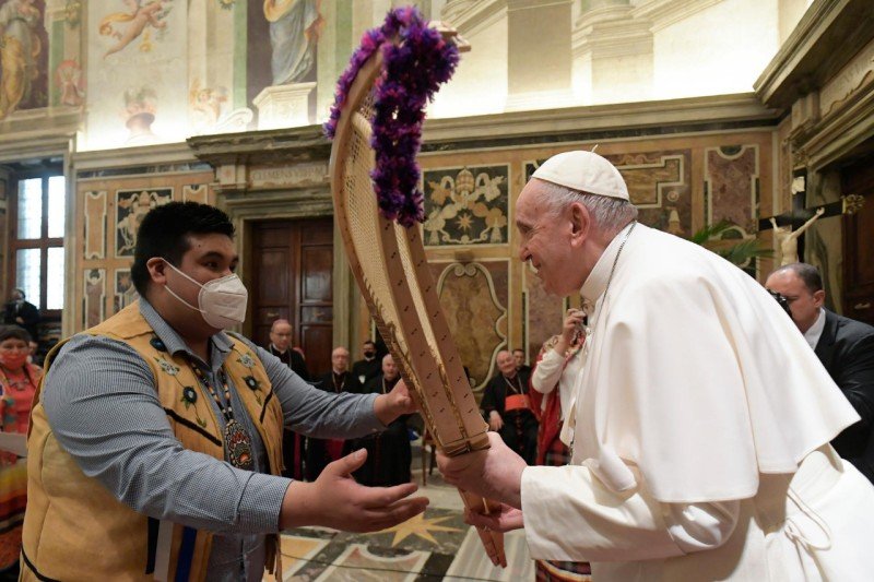 Papa Francisco durante audiência com povos indígenas canadenses