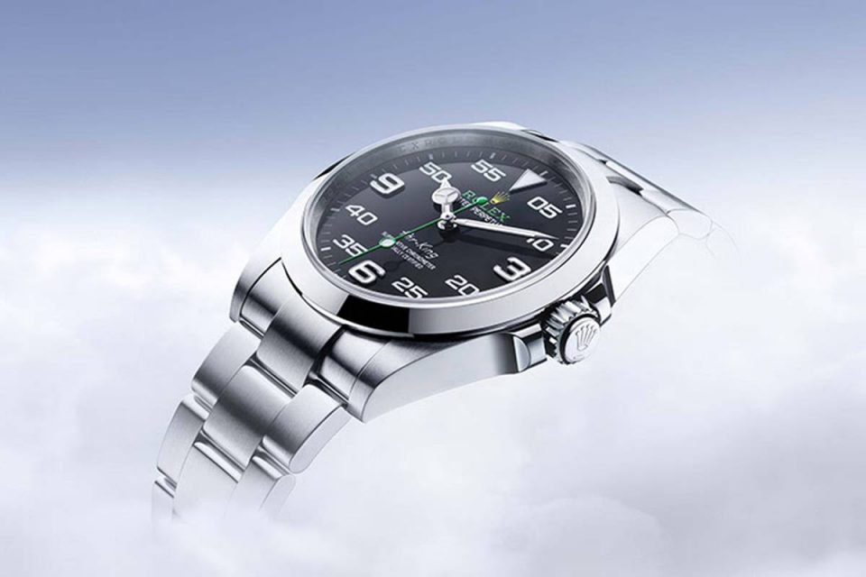 Na imagem com cor, relógio da Rolex em destaque
