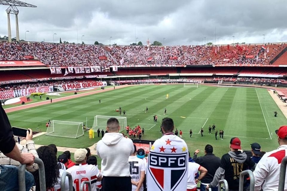 No primeiro jogo da final, São Paulo vence o Palmeiras por 3 a 1