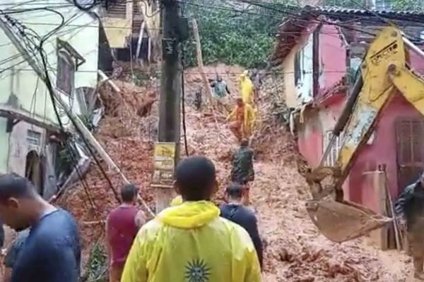 forte chuva angra dos reis alagamento morte deslizamento