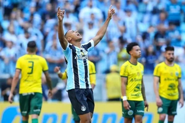 Bruno Alves marcou um dos gols da vitória por 2 x 1 do Grêmio sobre o Ypiranga