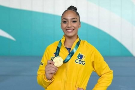 Júlia Soares ganhou medalha de ouro com 16 anos, logo em sua primeira participação em mundial