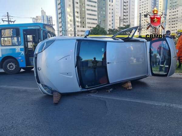 Acidente entre carro e ônibus em Águas Claras deixa uma pessoa ferida