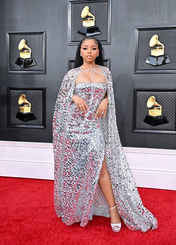 Chloe Bailey no tapete vermelho do Grammy 2022 - Metrópoles