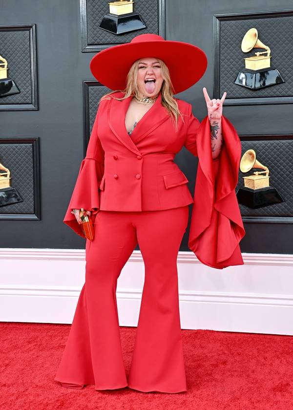 Elle King no tapete vermelho do Grammy 2022 - Metrópoles