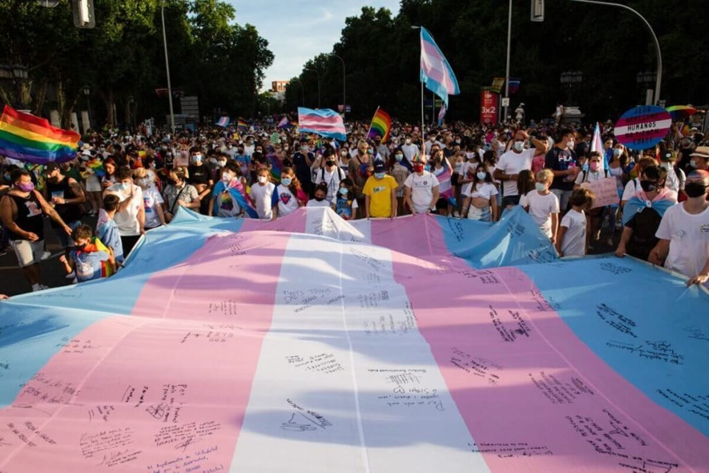 manifestação a favor da população transsexual