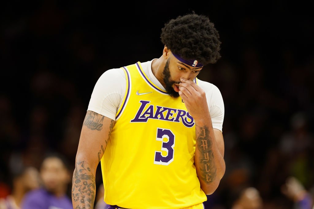 Los Angeles Lakers derrota San Antonio Spurs com LeBron de volta