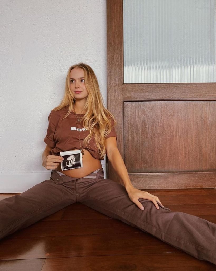 A campeã do Masterchef, Isabella Scherer, mostra foto de ultrassonografia e revela que está grávida de Gêmeos - Metrópoles
