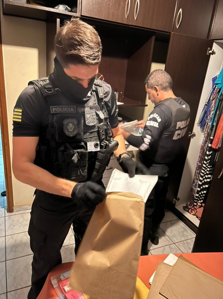 Policiais civis de Goiás fazem buscas em casa de mulher presa em SP por se passar por Gracinha Caiado, primeira-dama de Goiás
