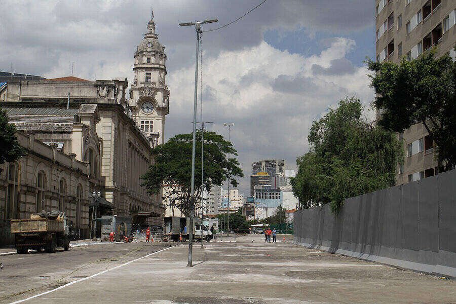 Ruas do entorno da Praça Júlio Prestes após Cracolândia deixar o local em 22/3