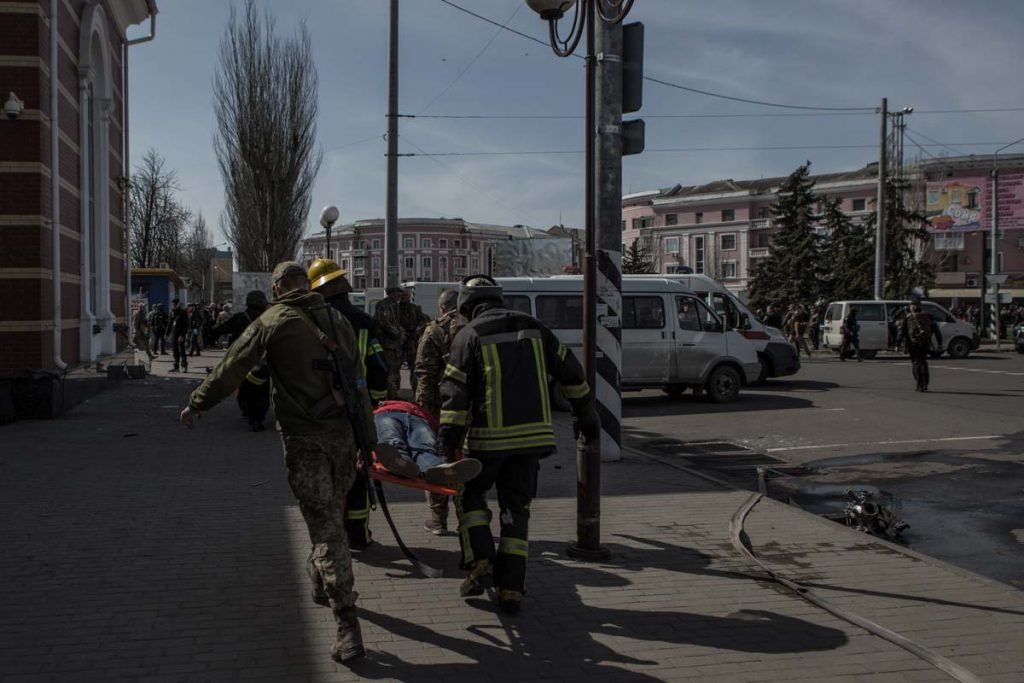 Mais de 30 mortos e 100 feridos em ataque russo à estação ferroviária ucraniana