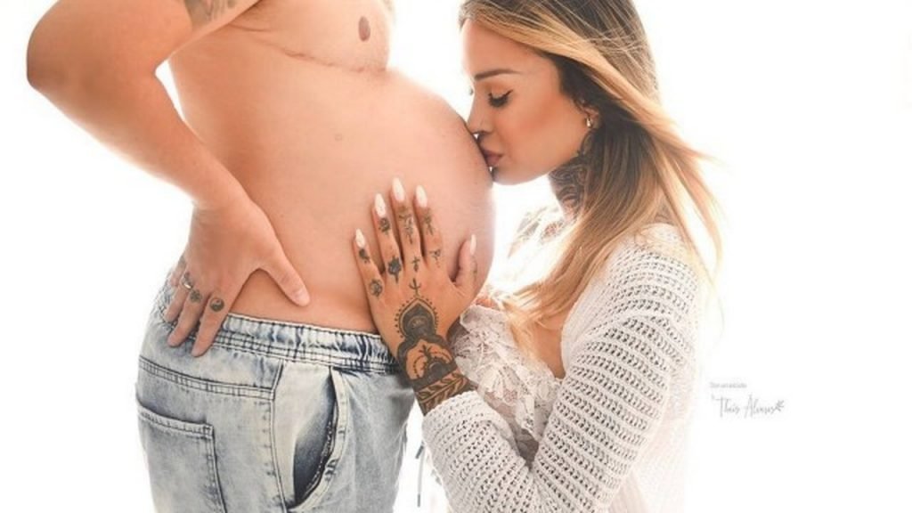 Ex-reality show, homem trans compartilha ensaio com fotos de gestação