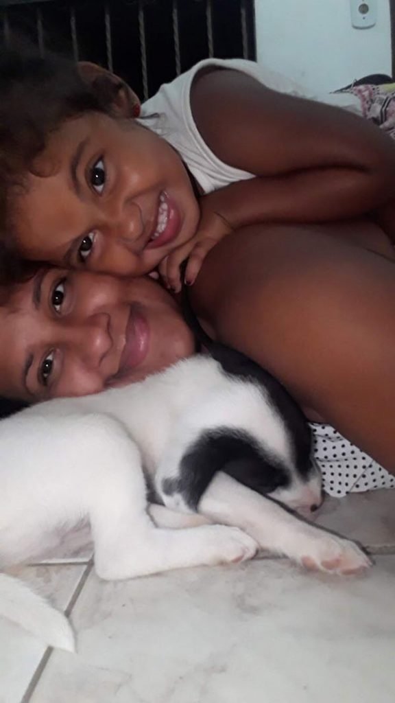 foto colorida Letícia, Francisco e sua mãe