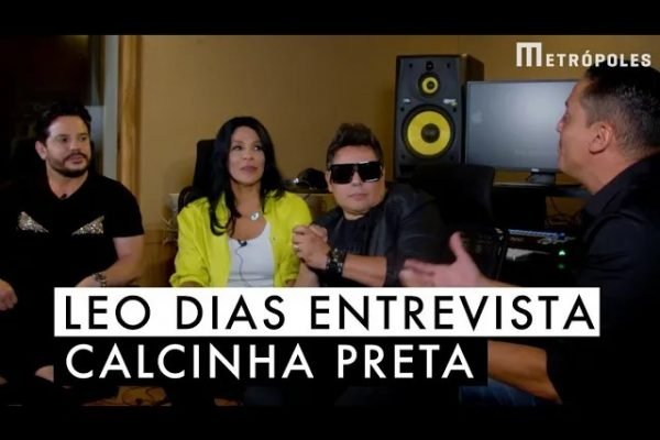 Thumbnail de vídeo do canal Metrópoles com entrevista de Leo Dias com o grupo musical Calcinha Preta - Metrópoles