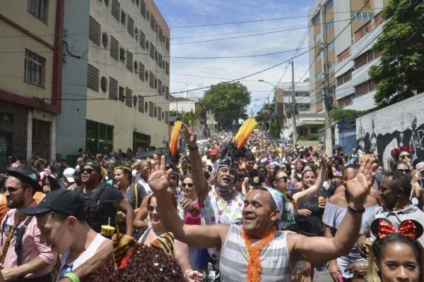 Após reunião entre prefeitura de são Paulo e organizações de blocos de carnaval, desfiles nas ruas durante feriado de Tiradentes seguem sem definições