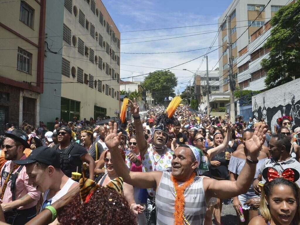 Após reunião entre prefeitura de são Paulo e organizações de blocos de carnaval, desfiles nas ruas durante feriado de Tiradentes seguem sem definições