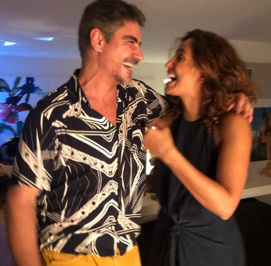 Camila Pitanga celebra um ano de namoro e se declara: “Eu te amo”