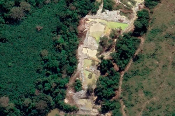 Foto aérea mostra região de garimpo ilegal solicitada por parceiro de ex-presidente do ICMBio - Metrópoles