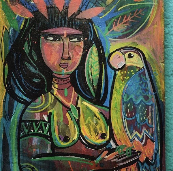 Ilustração em mural de mulher segurando pássaro com vários núcleos