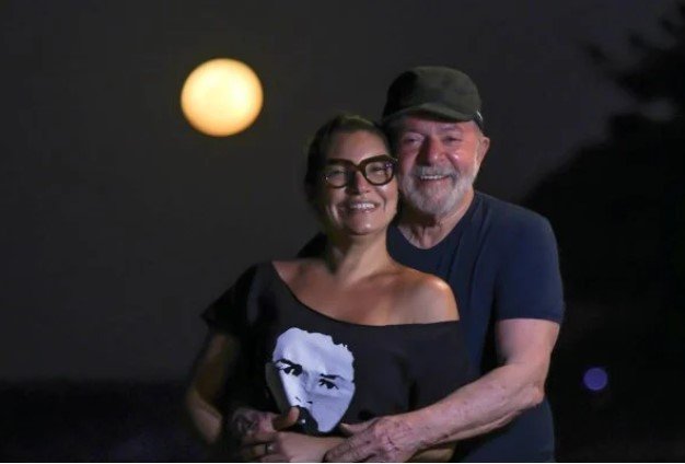 El expresidente Lula y su prometida Janja - Metropoles