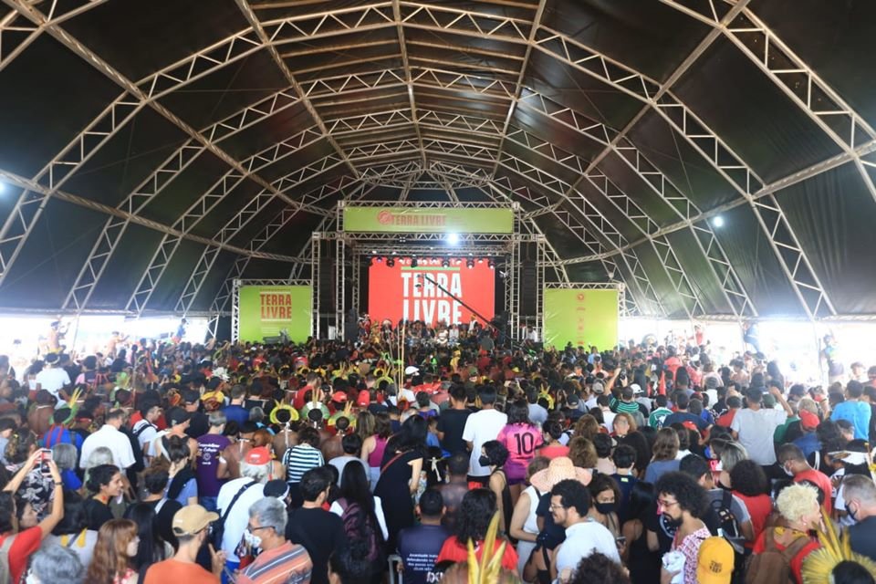 Lula vai a acampamento indígena em Brasília 1