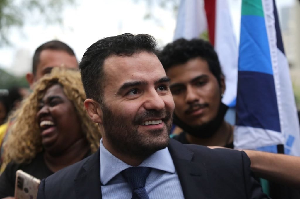 O deputado Arthur do Val, conhecido como Mamãe Falei, renunciou, na quarta-feira (20/4), a seu mandato como deputado estadual em São Paulo.