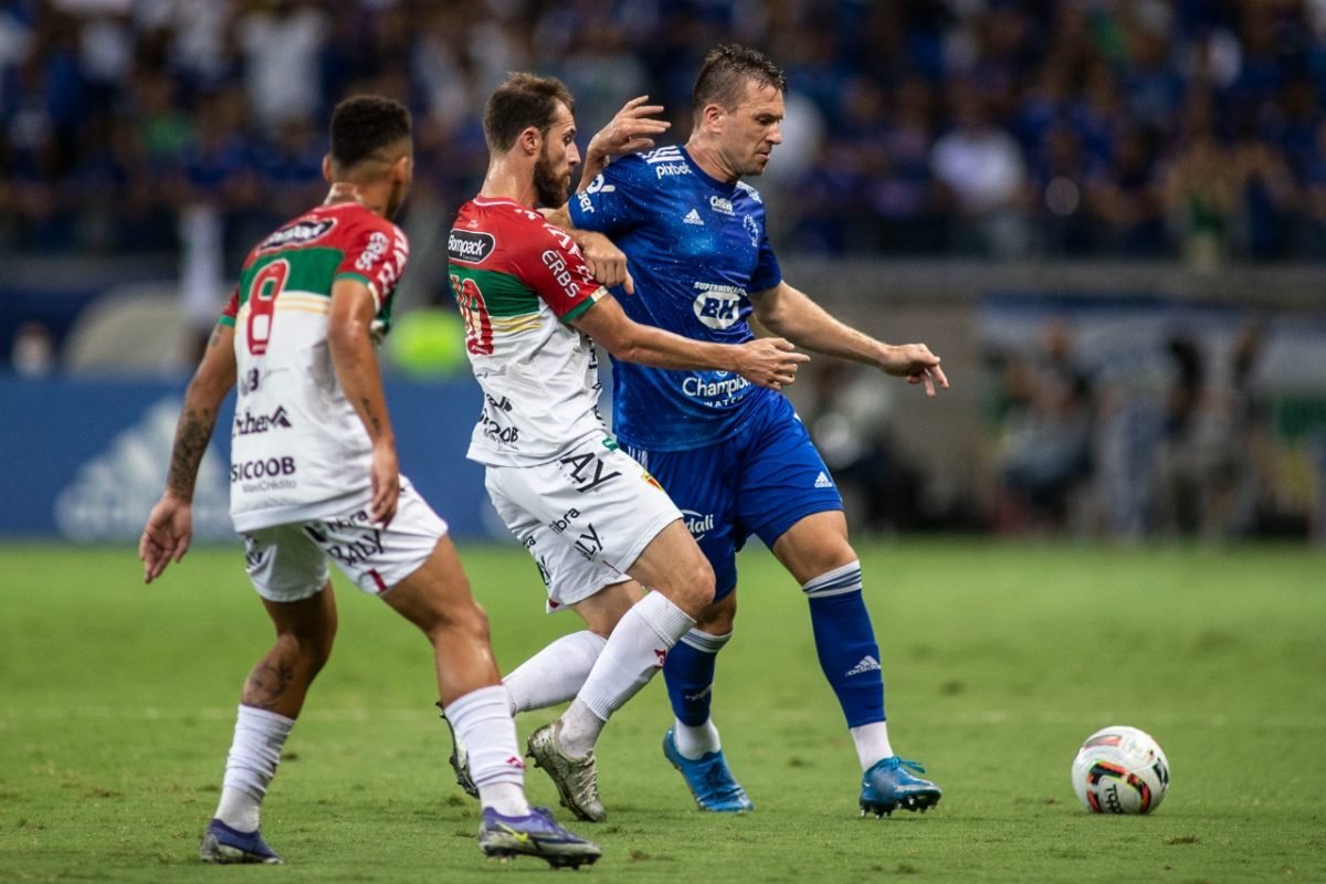 Histórico de duelo contra o Cruzeiro coloca Corinthians com um pé