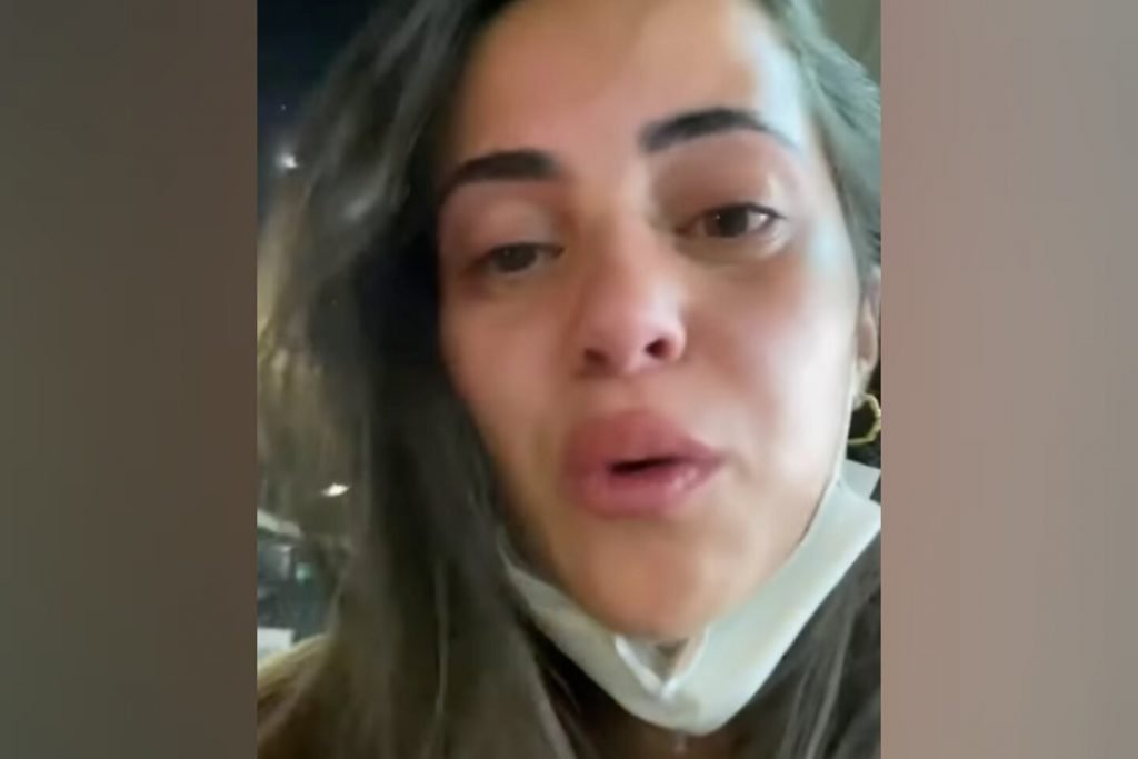 Ela relatou que após embarcar na estação Luz um homem tirou e compartilhou fotos dela e da amiga Julia Neves Rubini