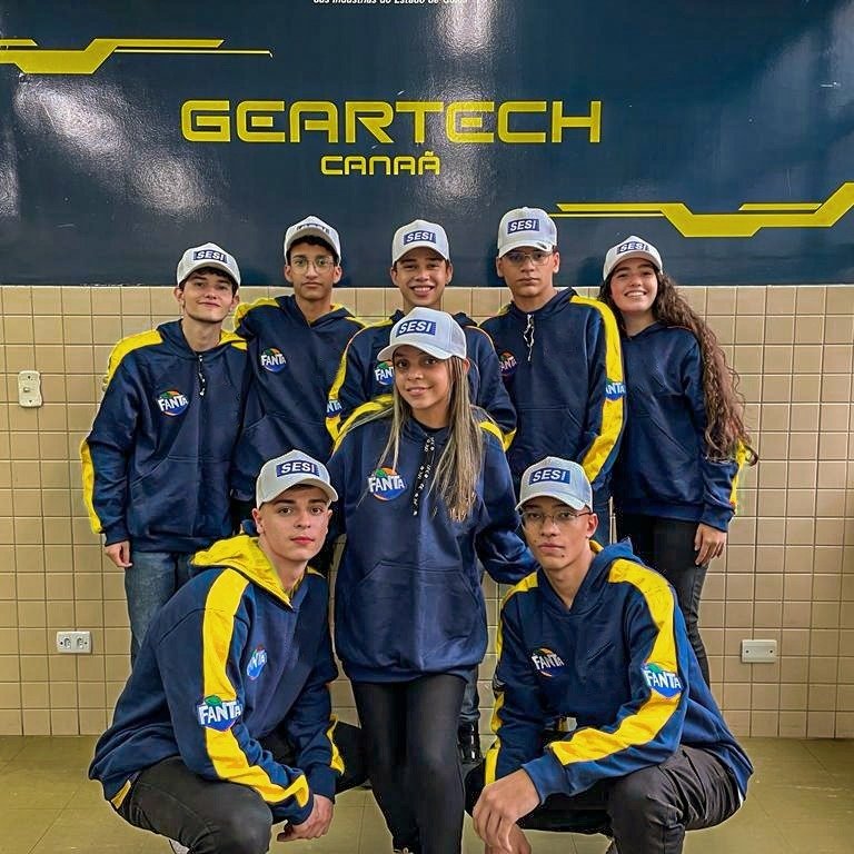 Time Geartech Canaã compete em torneio de robótica