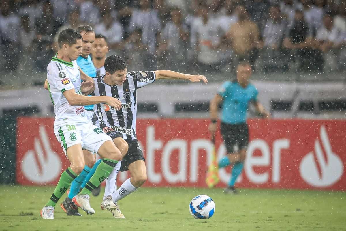 Com um a mais, Atlético-MG busca empate com América-MG pelo