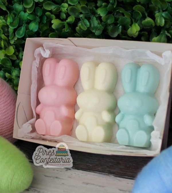 embalagem com doces em formato de coelhos
