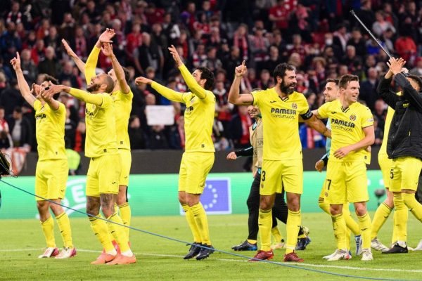 Após eliminar o Bayern de Munique na Alemanha, jogadores do Villarreal celebram a classificação para as semifinais da Liga dos Campeões