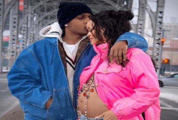 Rihanna e o rapper ASAP Rocky, de quem está grávida- Metrópoles