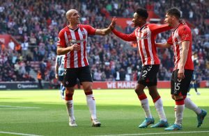 Southampton aguenta pressão e impõe a 3ª derrota seguida do Arsenal