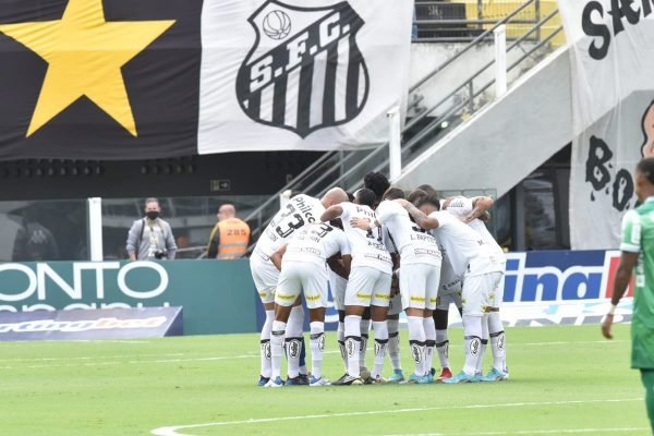 Santos sofre, mas conquista primeira vitória na Sul-Americana