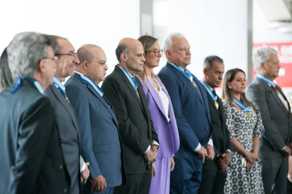 O governador Ibaneis, o vice Paco Britto e secretários do GDF participam de cerimônia de entrega de medalhas a homenageados na programação do aniversário de 62 anos de Brasília - Metrópoles